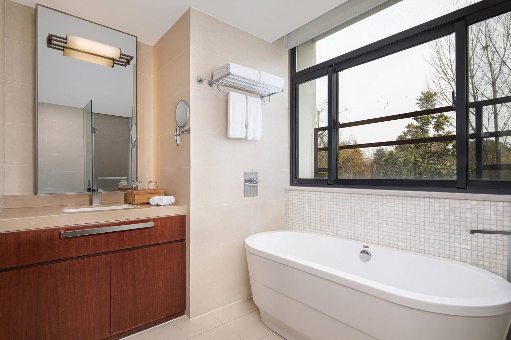 Courtyard By Marriott Wuxi Lihu Lake Ngoại thất bức ảnh